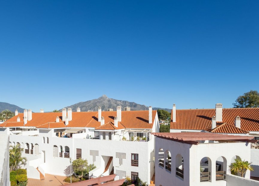 Resale - Apartment - Middle Floor Apartment - Marbella - Nueva Andalucia