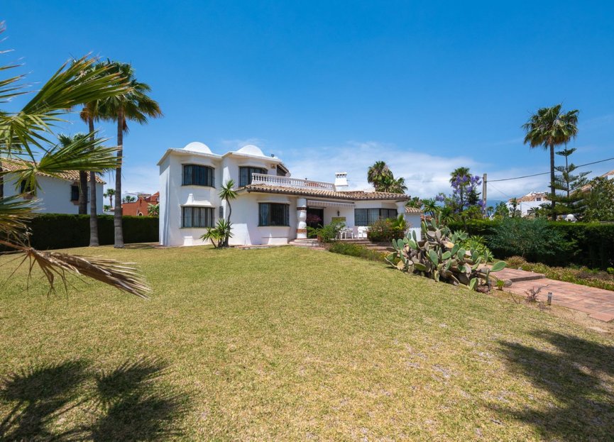 Resale - House - Detached Villa - Estepona - Estepona Centro