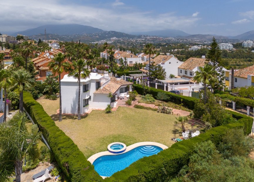 Resale - House - Detached Villa - Estepona - Estepona Centro