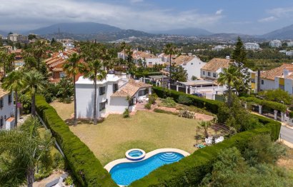 Resale - House - Detached Villa - Estepona - Estepona Centro