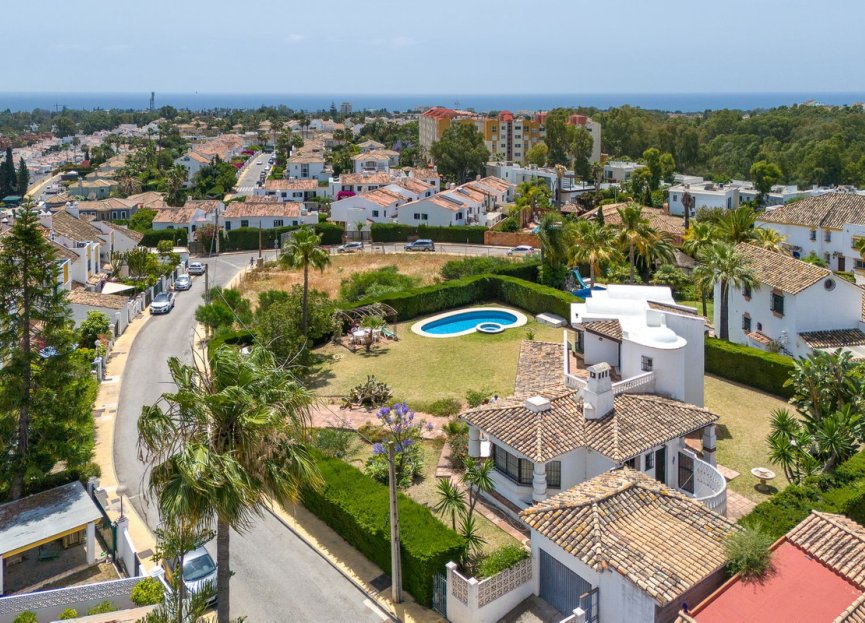 Resale - House - Detached Villa - Estepona - Estepona Centro