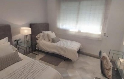 Resale - Apartment - Middle Floor Apartment - Marbella - Puerto Banús