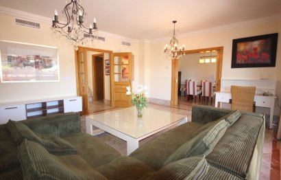 Resale - House - Semi-Detached House - Marbella - Santa Clara