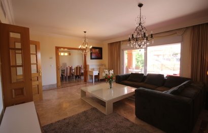 Resale - House - Semi-Detached House - Marbella - Santa Clara