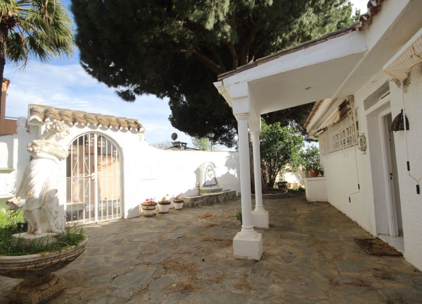 Resale - House - Detached Villa - Marbella - El Rosario