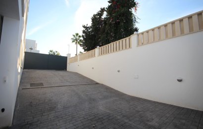 Reventa - House - Detached Villa - Marbella - Elviria