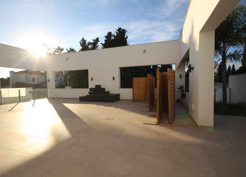 Resale - House - Detached Villa - Marbella - Elviria