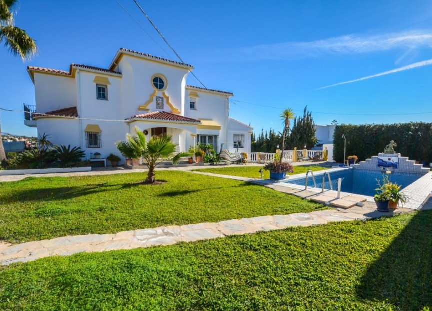 Resale - House - Detached Villa - Estepona - Estepona Centro