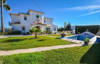 Resale - House - Detached Villa - Estepona - Estepona Centro