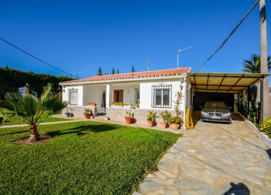 Resale - House - Detached Villa - Estepona - Estepona Centro