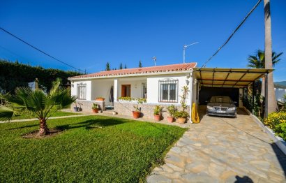 Resale - House - Detached Villa - Estepona - Estepona Centro