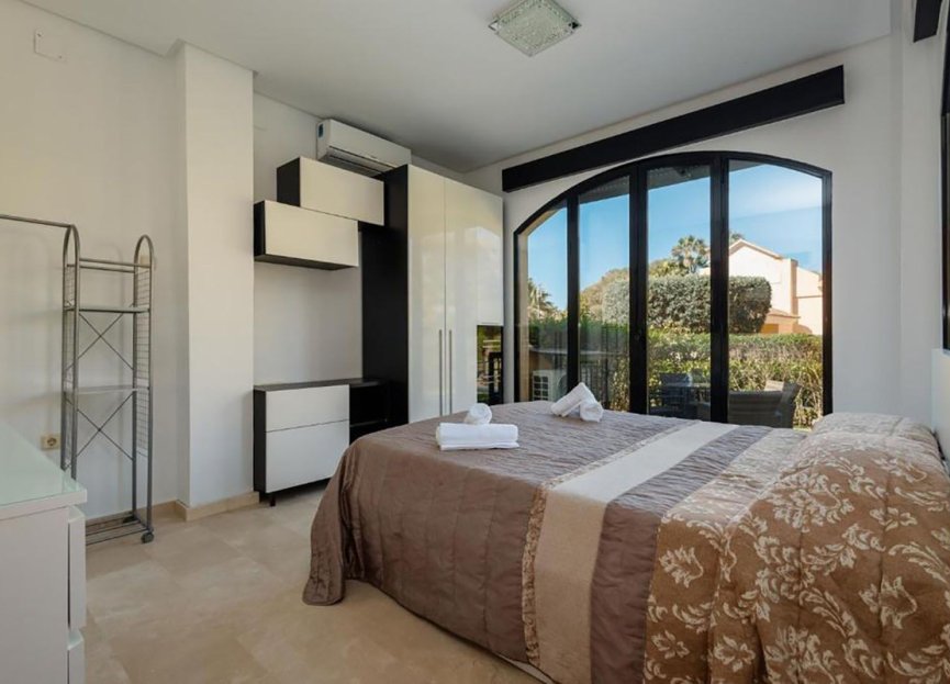 Resale - Apartment - Ground Floor Apartment - Marbella - Puerto Banús