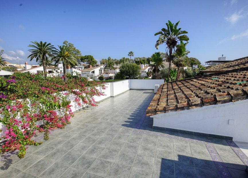 Resale - House - Detached Villa - Estepona - Estepona Centro