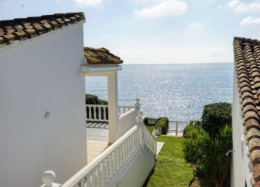 Resale - House - Detached Villa - Estepona - Estepona Centro