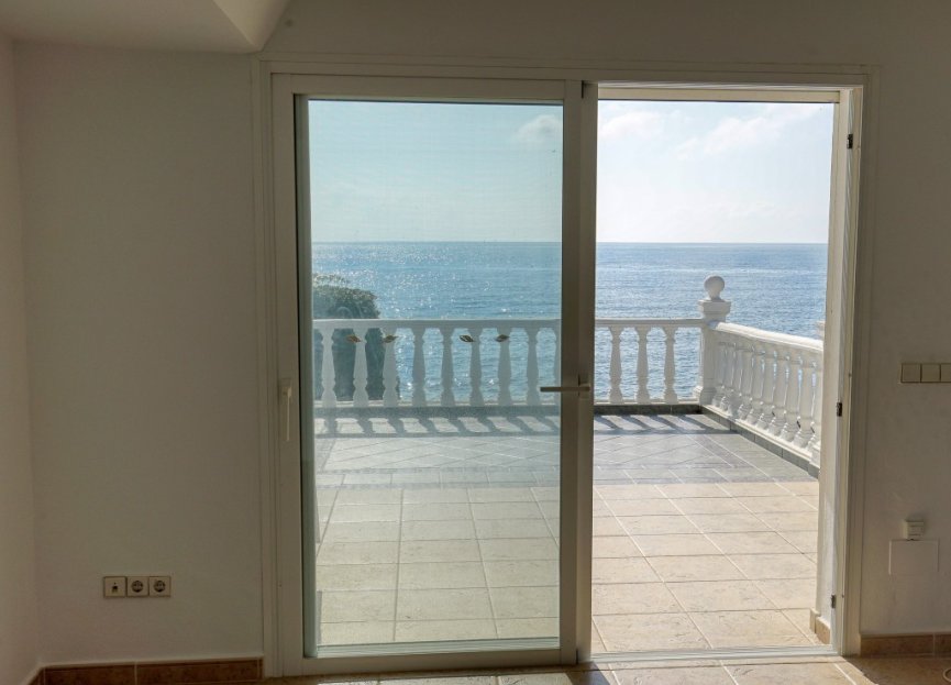 Resale - House - Detached Villa - Estepona - Estepona Centro