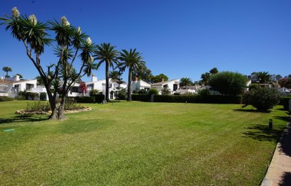 Resale - House - Detached Villa - Estepona - Estepona Centro