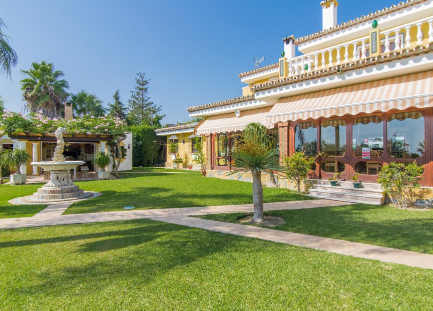 Resale - House - Detached Villa - Estepona - El Padron