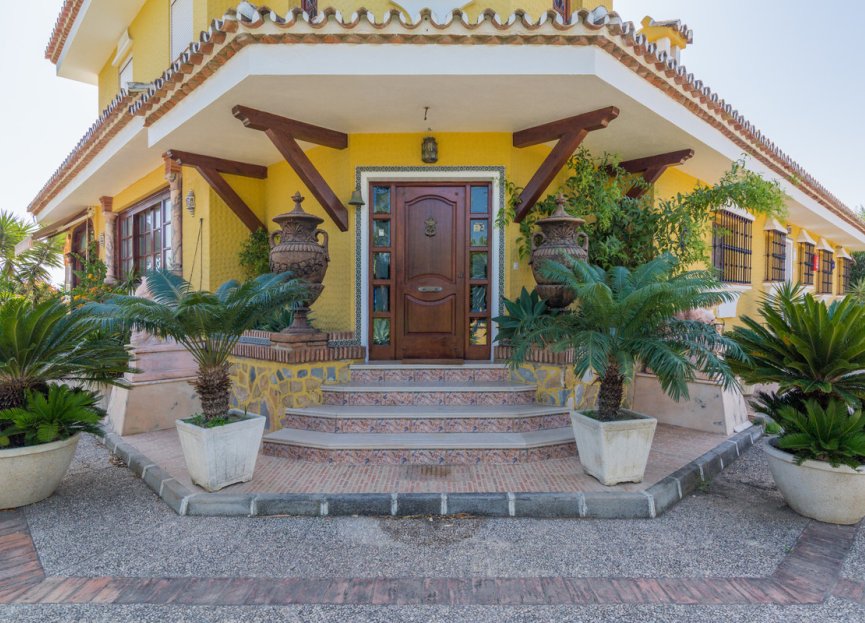 Resale - House - Detached Villa - Estepona - El Padron