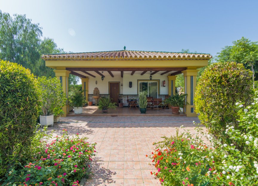 Resale - House - Detached Villa - Estepona - El Padron