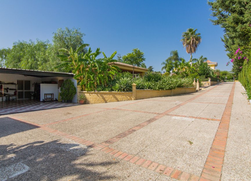 Resale - House - Detached Villa - Estepona - El Padron