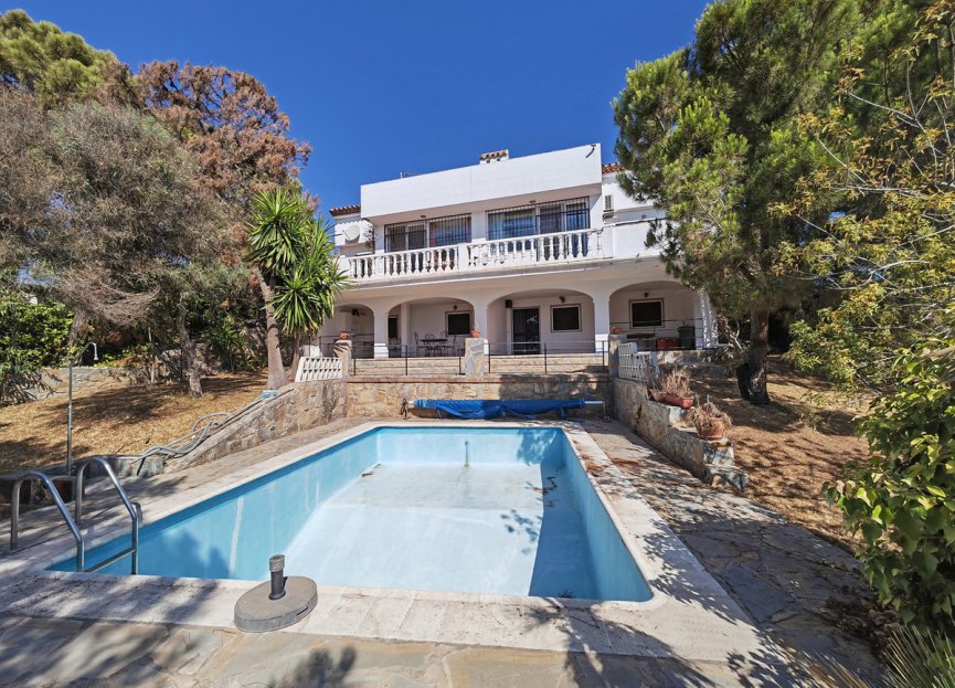 Resale - House - Detached Villa - Estepona - Estepona Centro