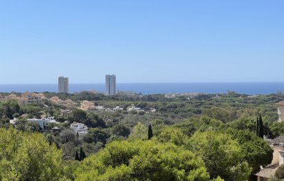 Resale - Apartment - Middle Floor Apartment - Marbella - Elviria