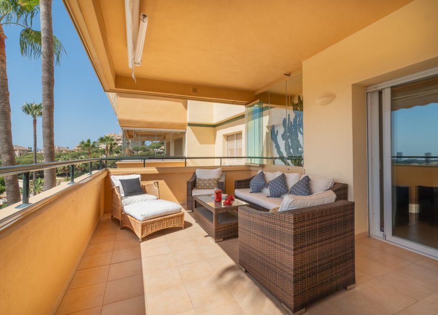 Resale - Apartment - Middle Floor Apartment - Marbella - Elviria