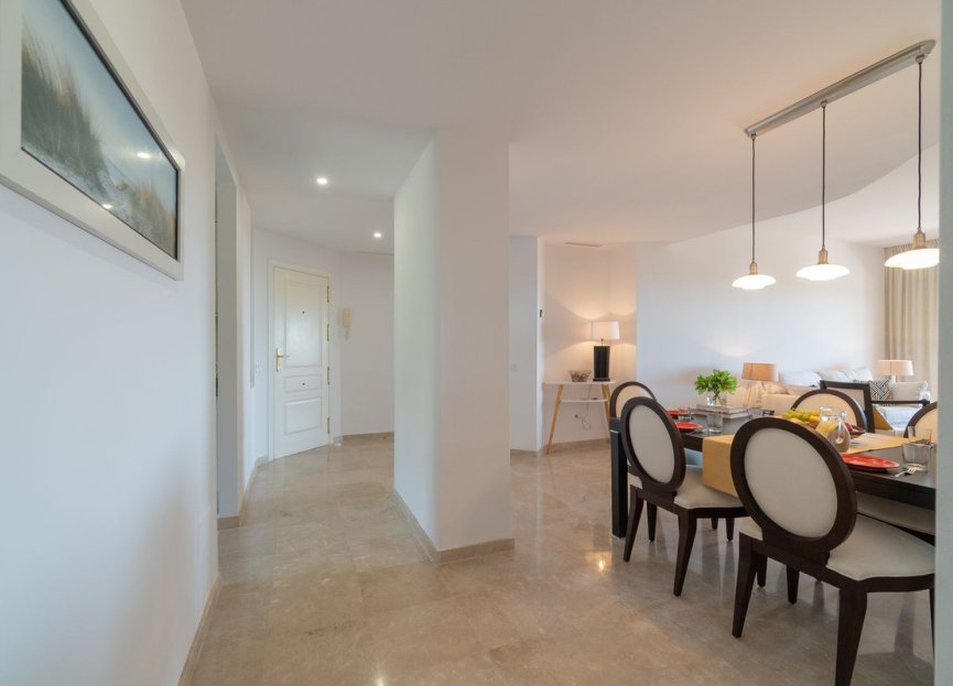 Resale - Apartment - Middle Floor Apartment - Marbella - Elviria