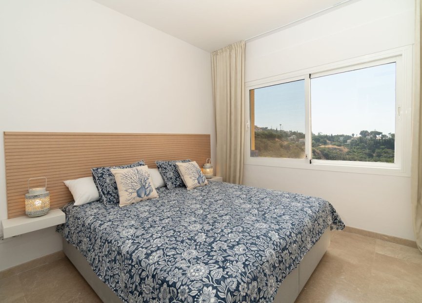 Resale - Apartment - Middle Floor Apartment - Marbella - Elviria