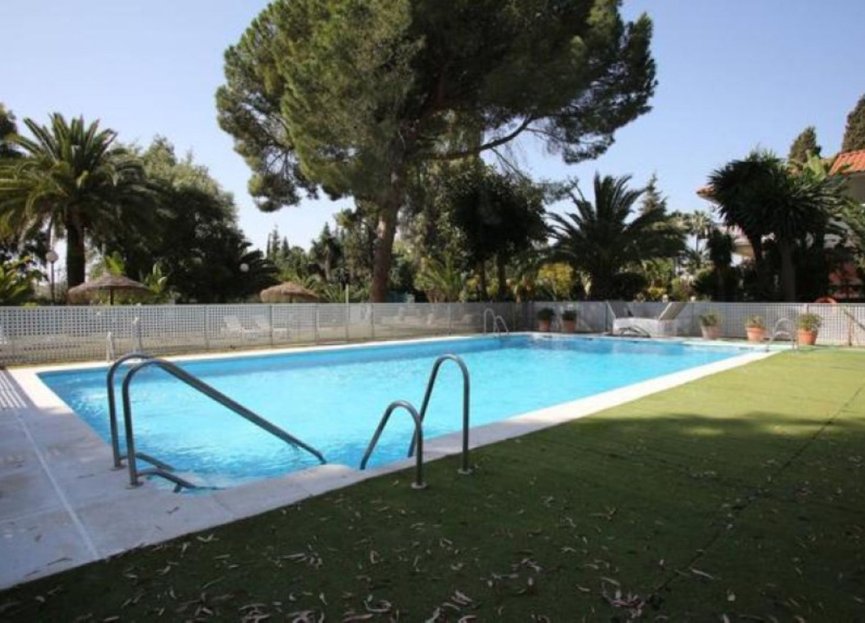 Resale - Apartment - Middle Floor Apartment - Marbella - Cortijo Blanco