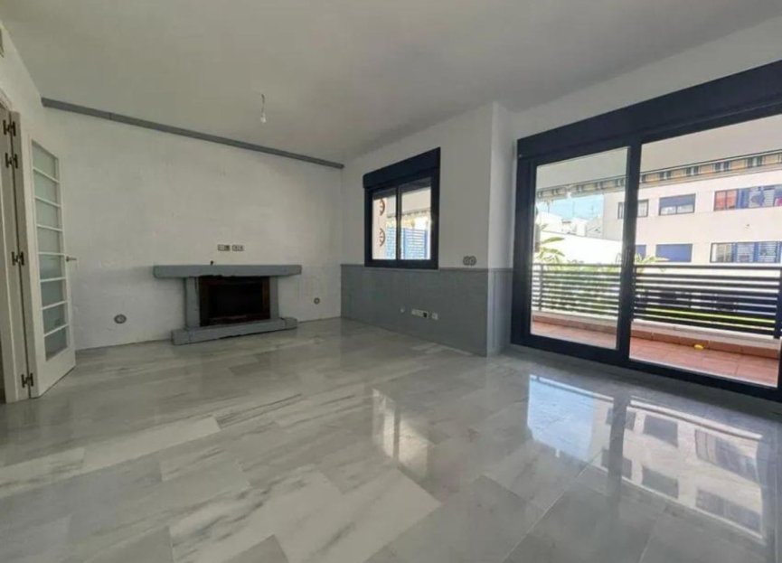 Resale - Apartment - Middle Floor Apartment - Estepona - Estepona Centro