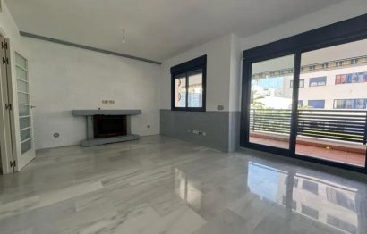 Resale - Apartment - Middle Floor Apartment - Estepona - Estepona Centro