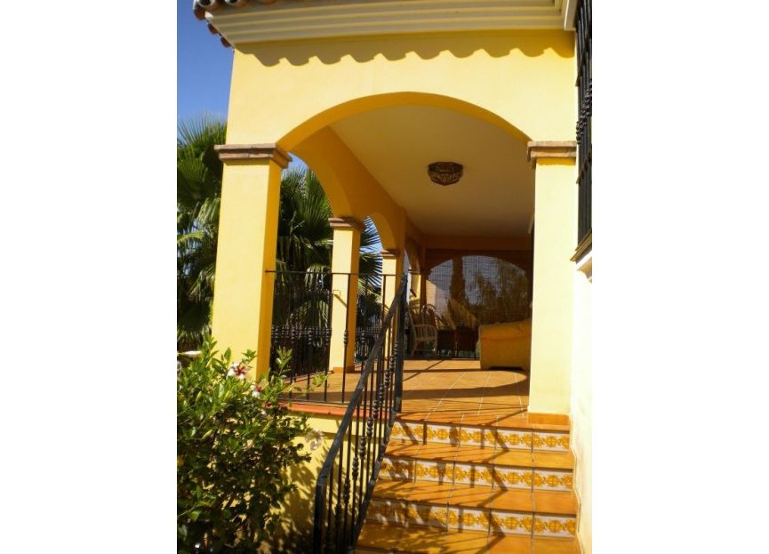 Resale - House - Detached Villa - Estepona - Estepona Centro