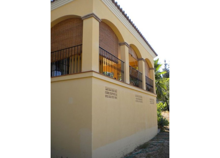 Resale - House - Detached Villa - Estepona - Estepona Centro