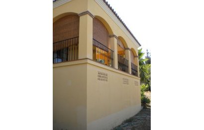 Resale - House - Detached Villa - Estepona - Estepona Centro