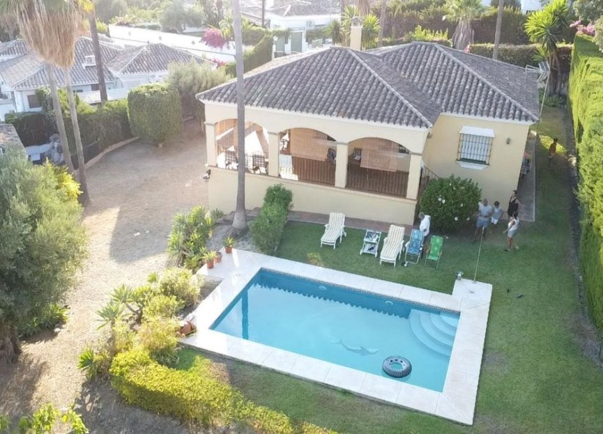 Resale - House - Detached Villa - Estepona - Estepona Centro