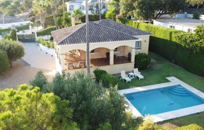 Resale - House - Detached Villa - Estepona - Estepona Centro