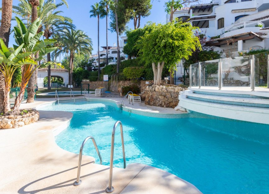 Resale - Apartment - Middle Floor Apartment - Marbella - Elviria