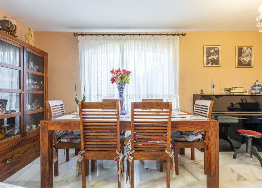 Resale - House - Semi-Detached House - Estepona - Atalaya