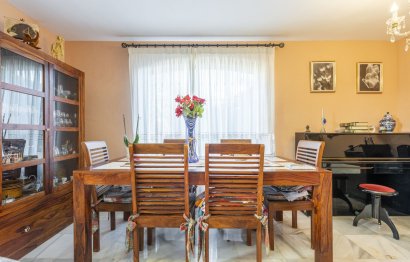 Resale - House - Semi-Detached House - Estepona - Atalaya