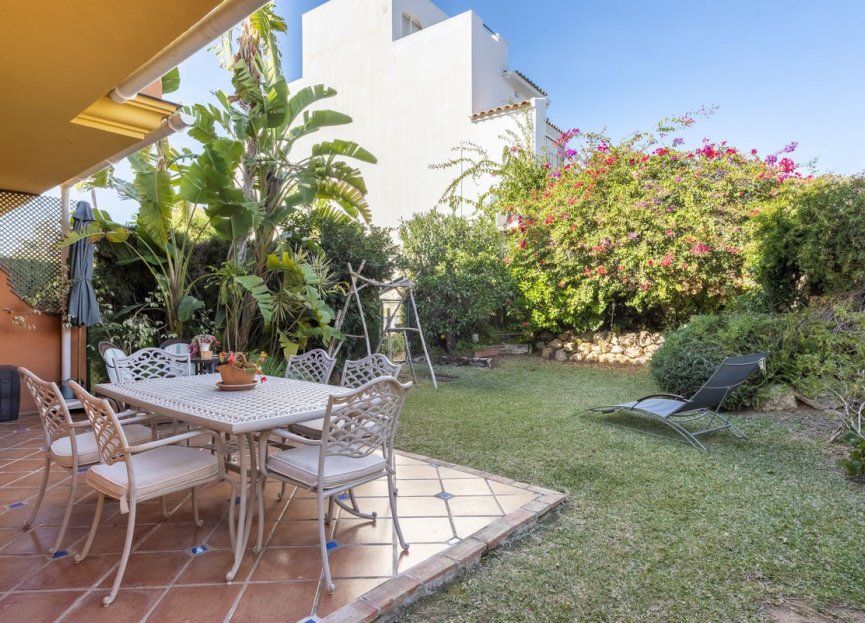 Resale - House - Semi-Detached House - Estepona - Atalaya