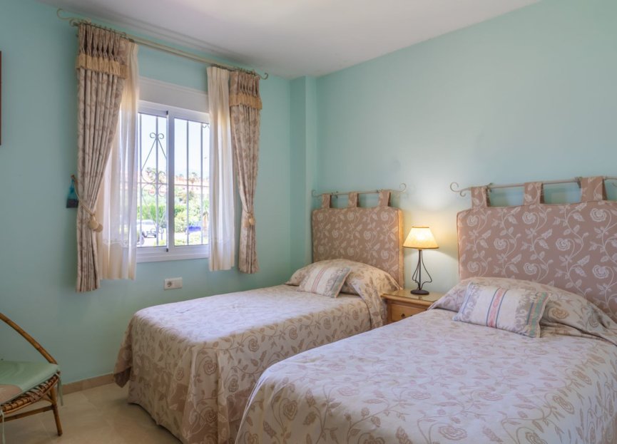 Resale - Apartment - Middle Floor Apartment - Estepona - Estepona Centro