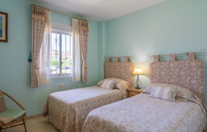 Resale - Apartment - Middle Floor Apartment - Estepona - Estepona Centro