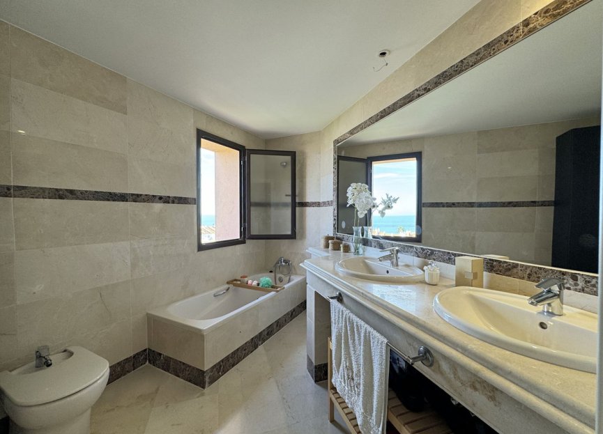 Resale - Apartment - Penthouse Duplex - Manilva - La Duquesa