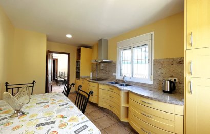 Resale - House - Detached Villa - Estepona - Estepona Centro