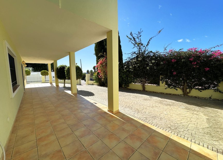 Resale - House - Detached Villa - Estepona - Estepona Centro