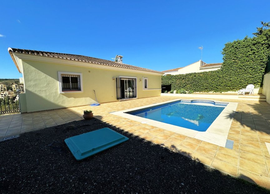 Resale - House - Detached Villa - Estepona - Estepona Centro