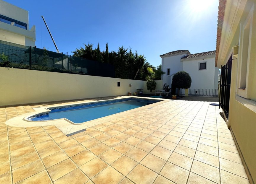 Resale - House - Detached Villa - Estepona - Estepona Centro