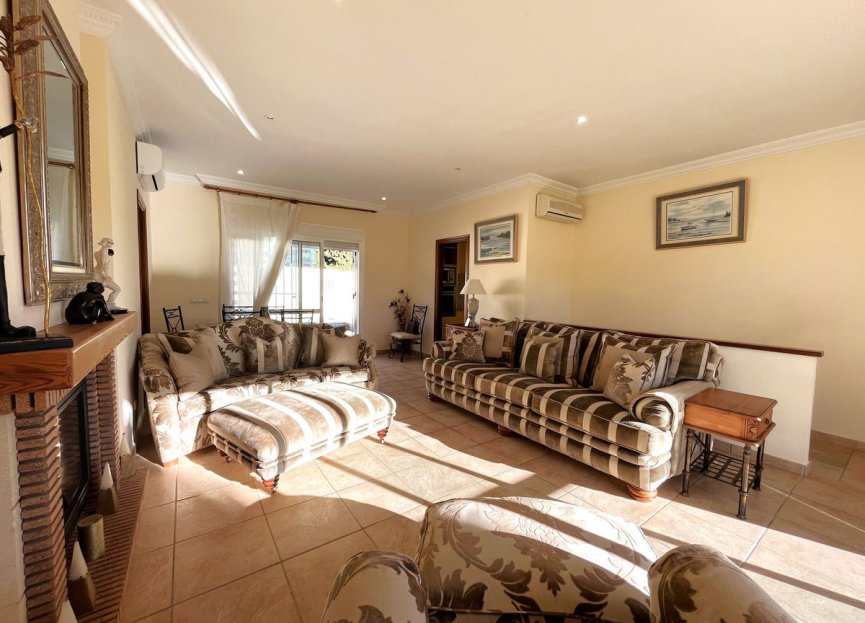 Resale - House - Detached Villa - Estepona - Estepona Centro