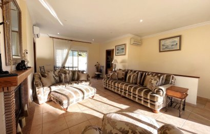 Resale - House - Detached Villa - Estepona - Estepona Centro